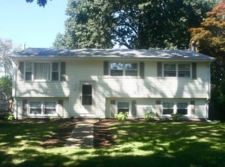 33 Checkerberry Rd, Narragansett, RI 02882