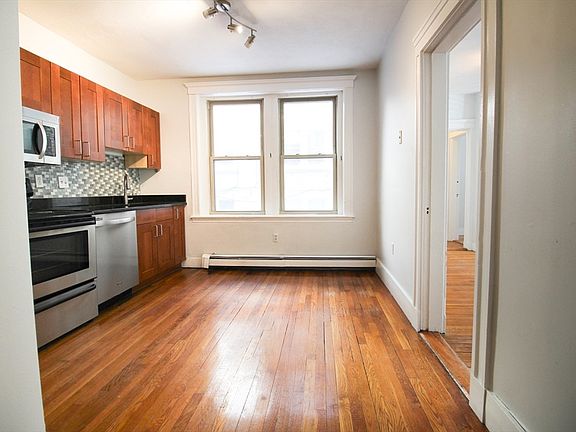 3rd image of 32 Ransom Rd APT 4