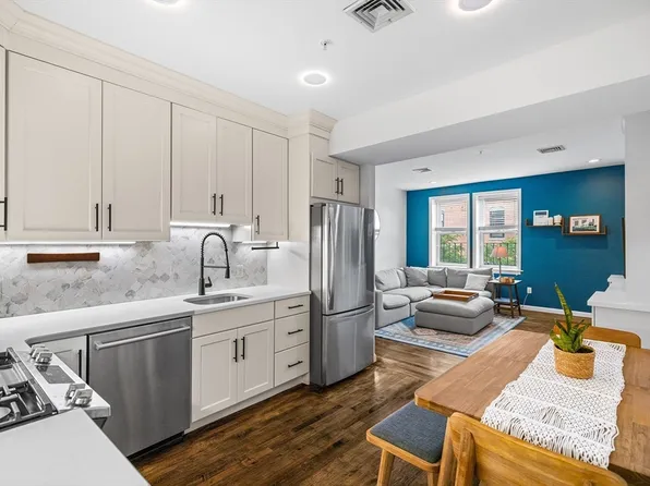 464 Hanover St APT 7, Boston, MA 02113