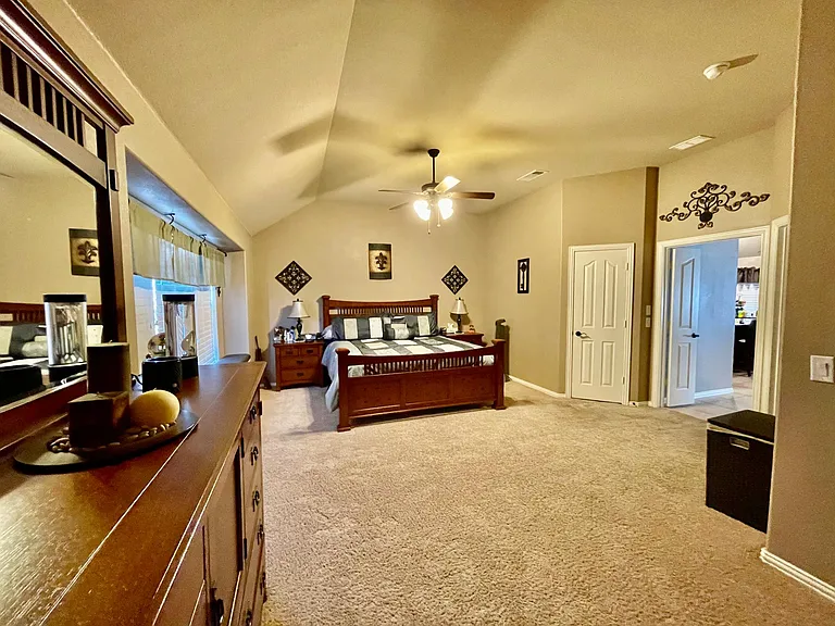 505 Branchwood Dr — Photo 6