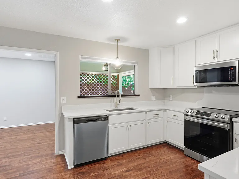 306 Dove Creek Trl — Photo 8