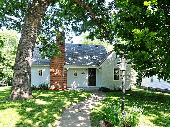 2nd image of 1884 Kenwood Dr W