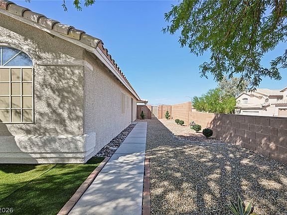 3rd image of 2985 Mount Hope Dr