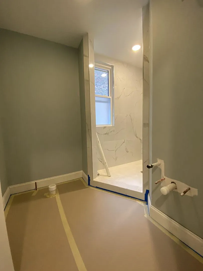 Giant 5 Bed 2 Bath Minutes form the Green Line — Photo 1