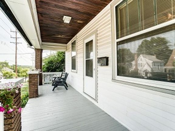 3rd image of 1102 Fairbanks Ave
