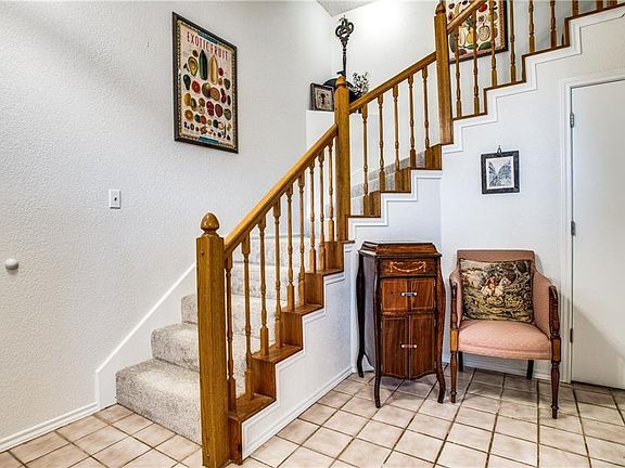 3rd image of 1524 Knollview Ln