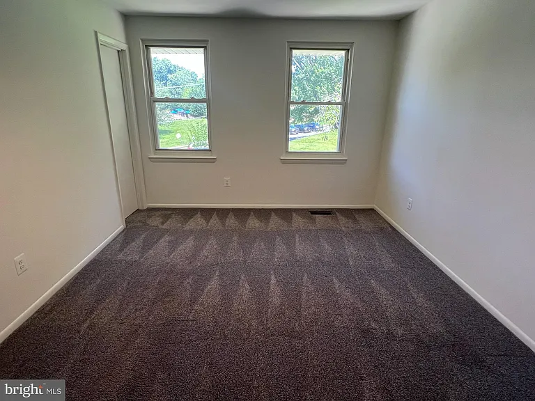 5566 Burnside Dr — Photo 14