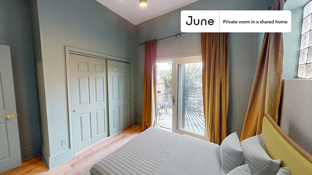 Queen bedroom in 5 bed/2 bath home in Columbia Heights #337 E — Photo 1