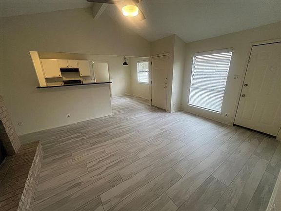 4th image of 807 Lloyd Ln
