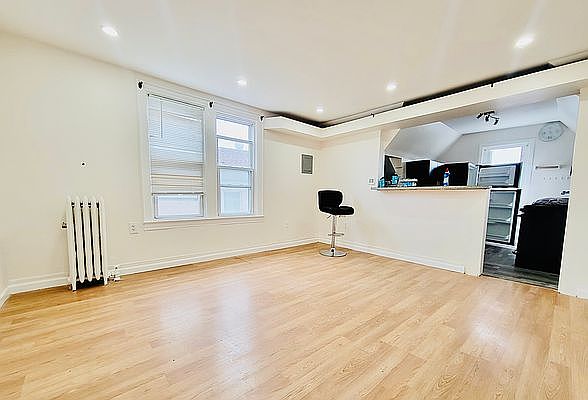 1st image of 184 Bay 20 St #3