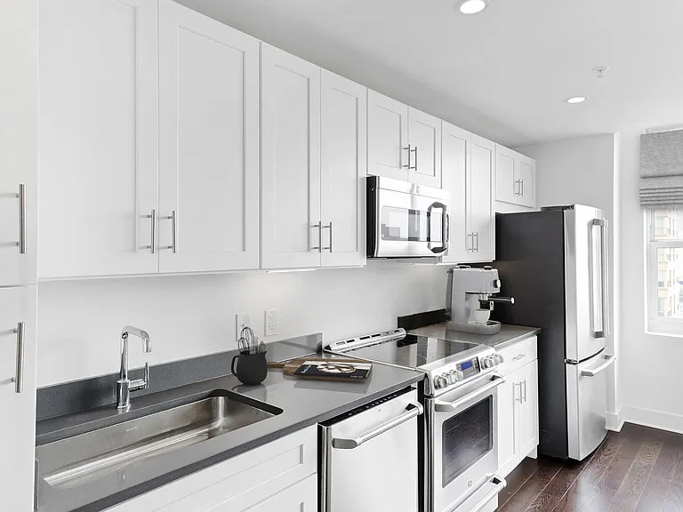 65 Bay Street Apartments — Photo 26