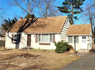16 Ernest St, Enfield, CT 06082