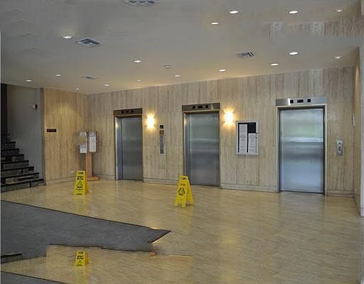 5th image of 7443 Wayne Ave #700