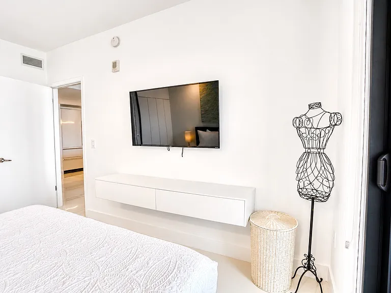 1010 Brickell Ave #2402 — Photo 31