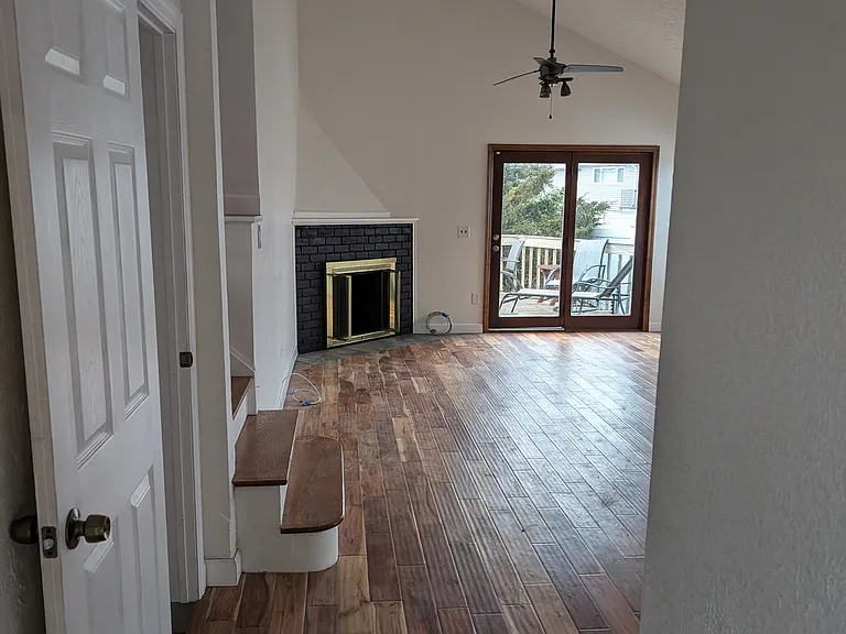 309 E Shore Dr — Photo 3