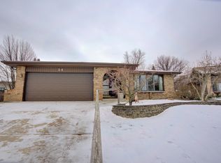 24 Evergreen Pl, Lemont, IL 60439