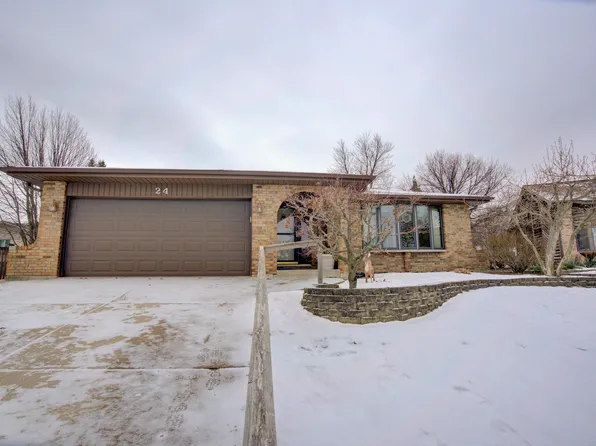 24 Evergreen Pl, Lemont, IL 60439