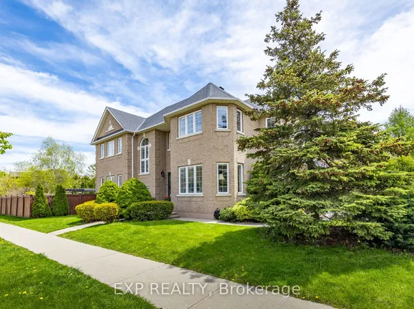 2137 Frontier Dr, Oakville, ON L6M 3S3
