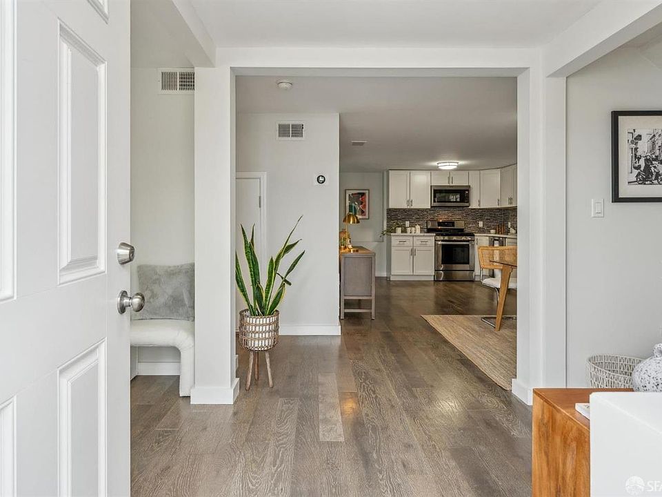 1st image of 472A Linden Ave #A