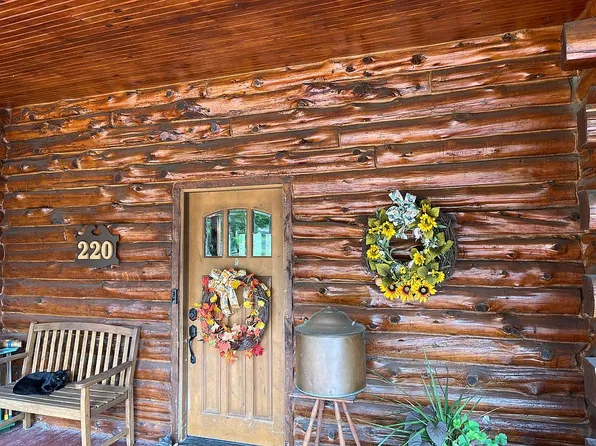 220 N Elm St, Stanberry, MO 64489