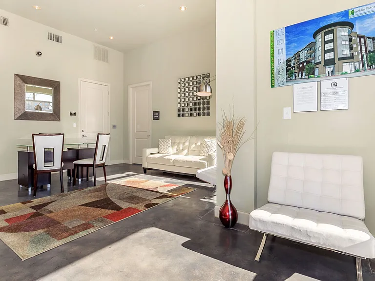 Franklin Place — Photo 30