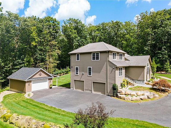4th image of 33 Oakwood Dr