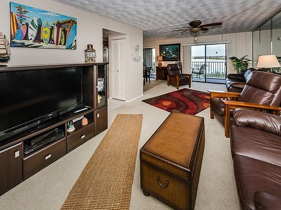 4th image of 19451 Gulf Blvd APT 601