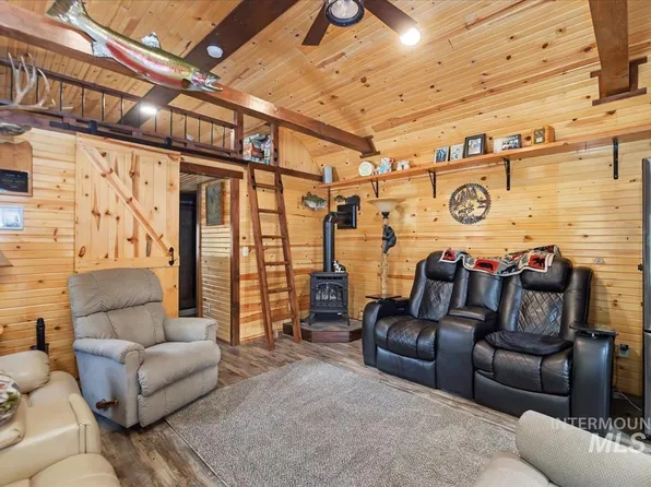 208 McLeod Ln, Donnelly, ID 83615