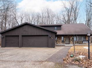 9680 Oakwood Ave, Neenah, WI 54956