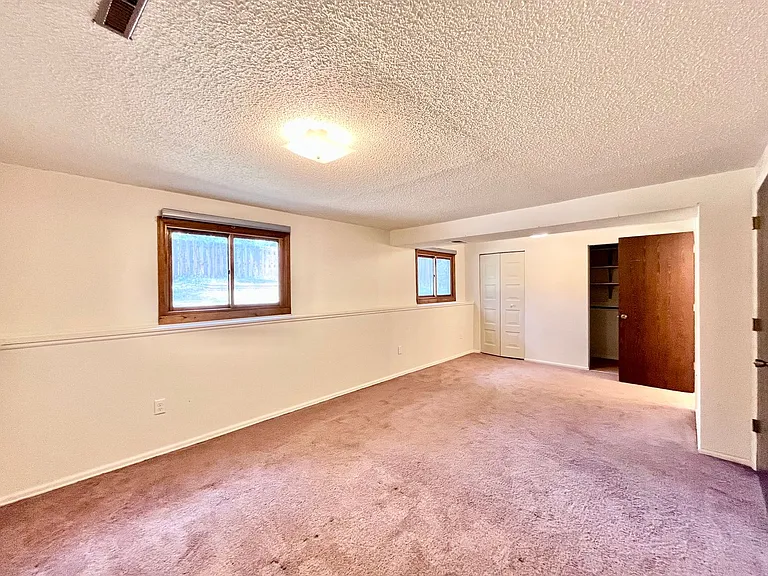 2493 Fleming Dr — Photo 10
