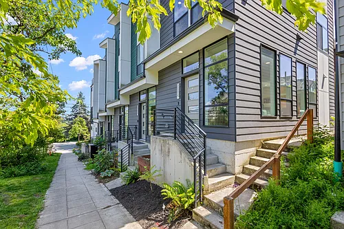 2327 E Denny Way Photo 1