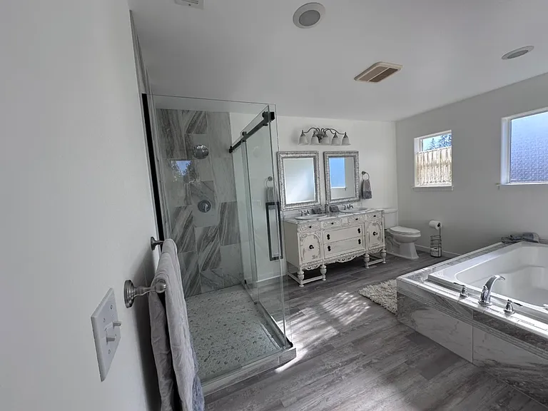 Primary Suite Bathroom