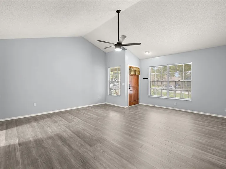 3257 Laurel Dale Dr — Photo 7