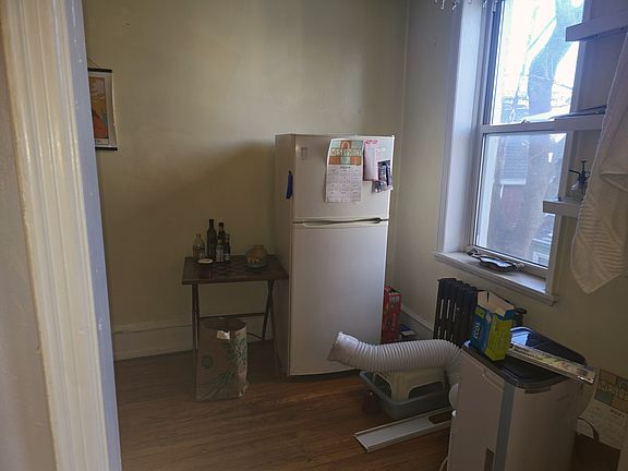 5th image of 4818 Chester Ave APT 303