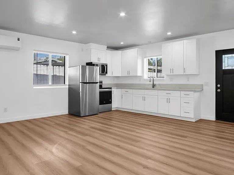 15559 Three Palms St — Photo 6