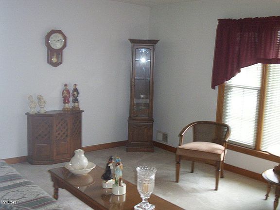 4th image of 9310 Hacienda Dr