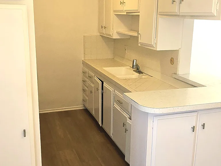 428 N Hayworth Ave #107 — Photo 9