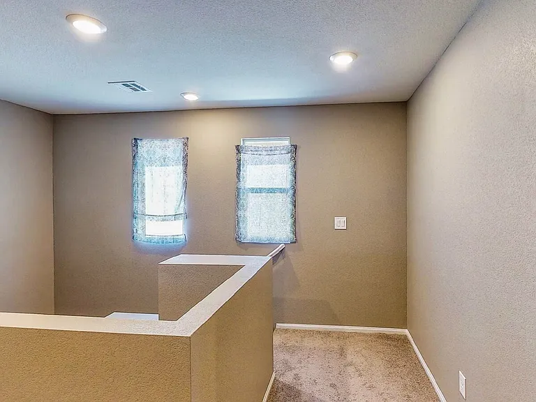 9733 Cluny Ave — Photo 38