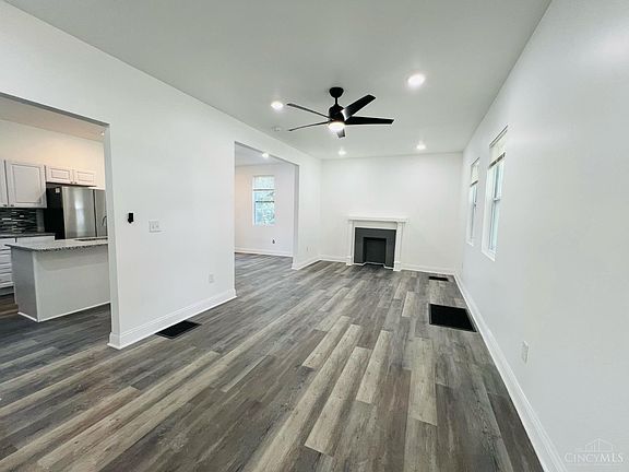 4th image of 10 Clinton Springs Ln