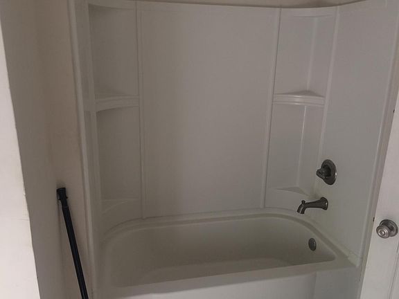 5th image of 654 Oakdale Ave #2