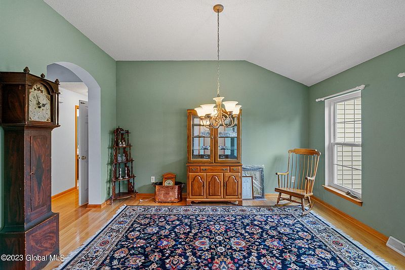 4th image of 8 Mayfield Drive