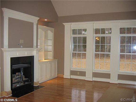 4th image of 15396 Crowning Brook Ln