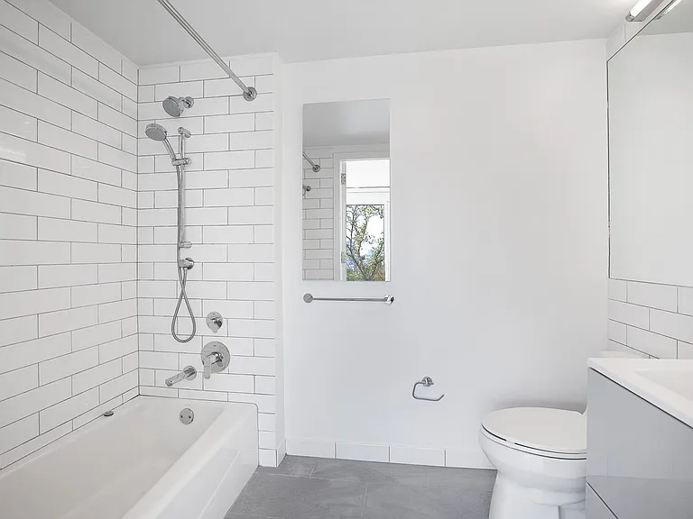 400 W 113th St #430 — Photo 4