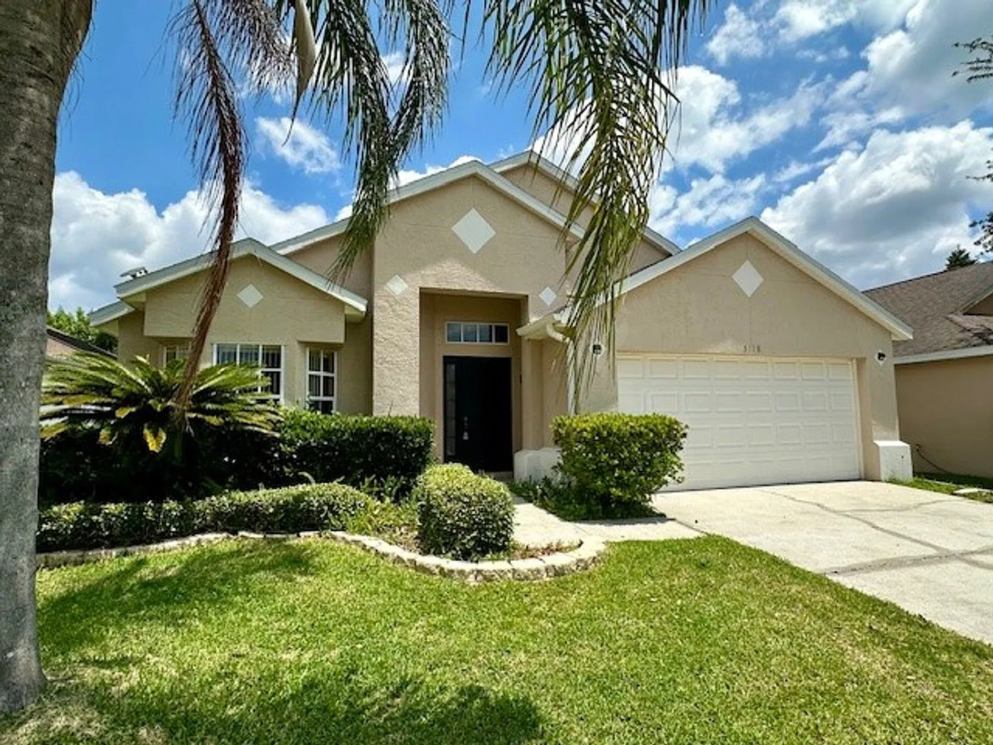 4/2 In Hunters Creek! Available October 9, 2026! — Photo 1