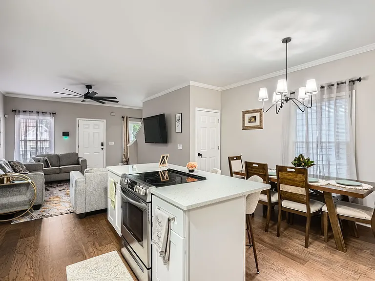 908 McDaniel St SW — Photo 15