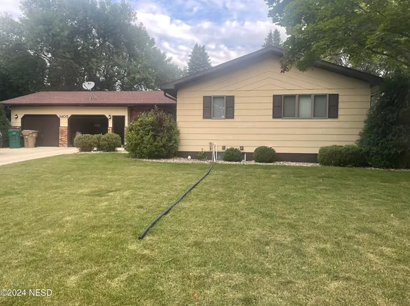 1405 7th Ave NE, Watertown, SD 57201