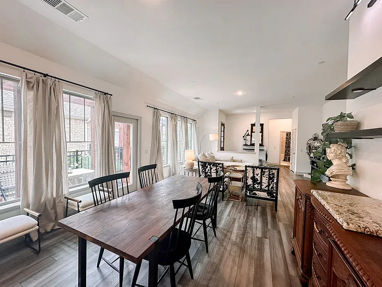 Dining room flowing into the living room