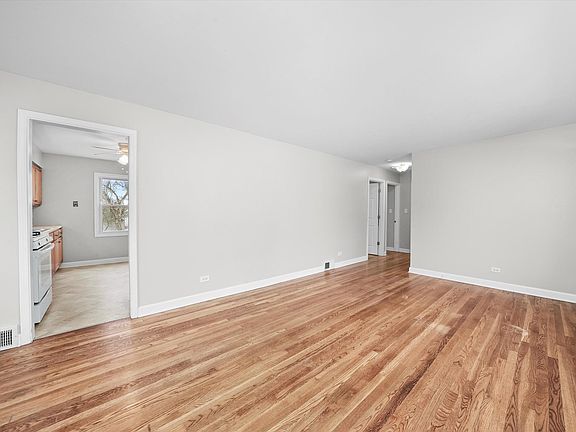 3rd image of 134 S Archer Ave