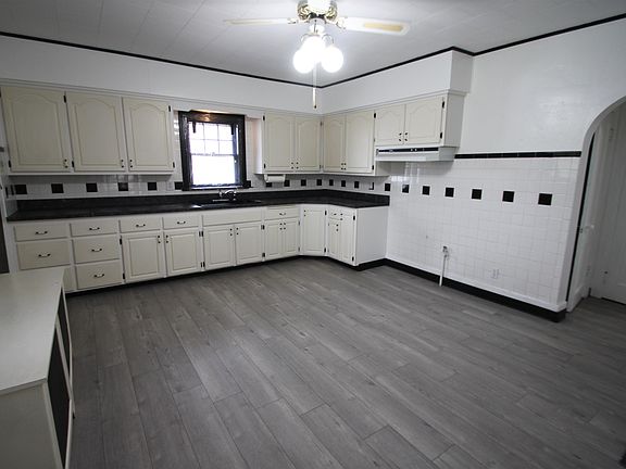 5th image of 1308 Montague St