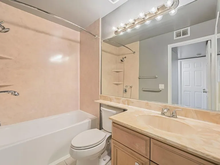 2536 White Oak Pl #5 — Photo 24